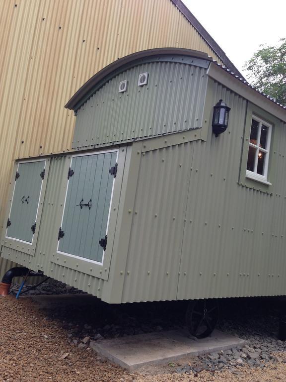 Posh Huts Farmstay Falstone 외부 사진