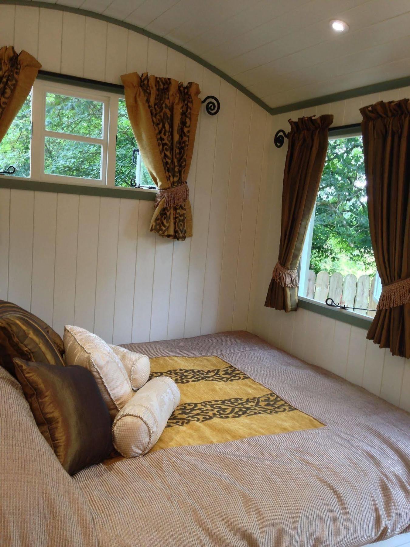 Posh Huts Farmstay Falstone 외부 사진